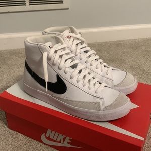 Nike Blazer Mid 77’ Boys Gradeschool Size 6 (Youth)